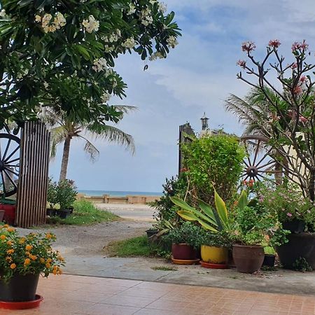 Seesea Thai Wooden House On Beachfront Prachuap Khiri Khan Exterior photo