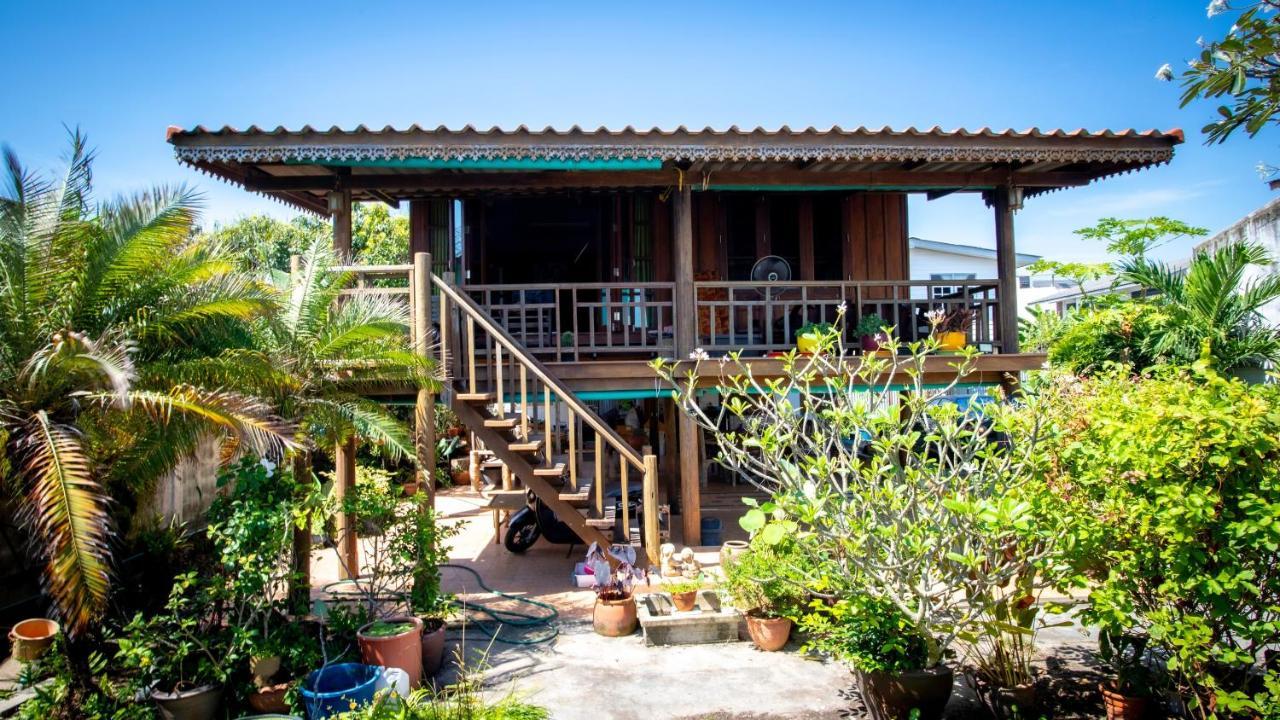 Seesea Thai Wooden House On Beachfront Prachuap Khiri Khan Exterior photo